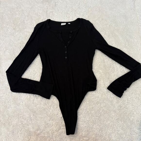 Aritzia Tops - Aritzia Womens Sunday Best M Long Sleeve Black Preppy College Minimalist Soft